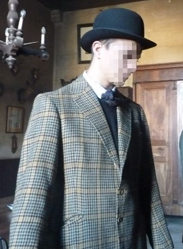 Détail du costume de Monsieur Ernest