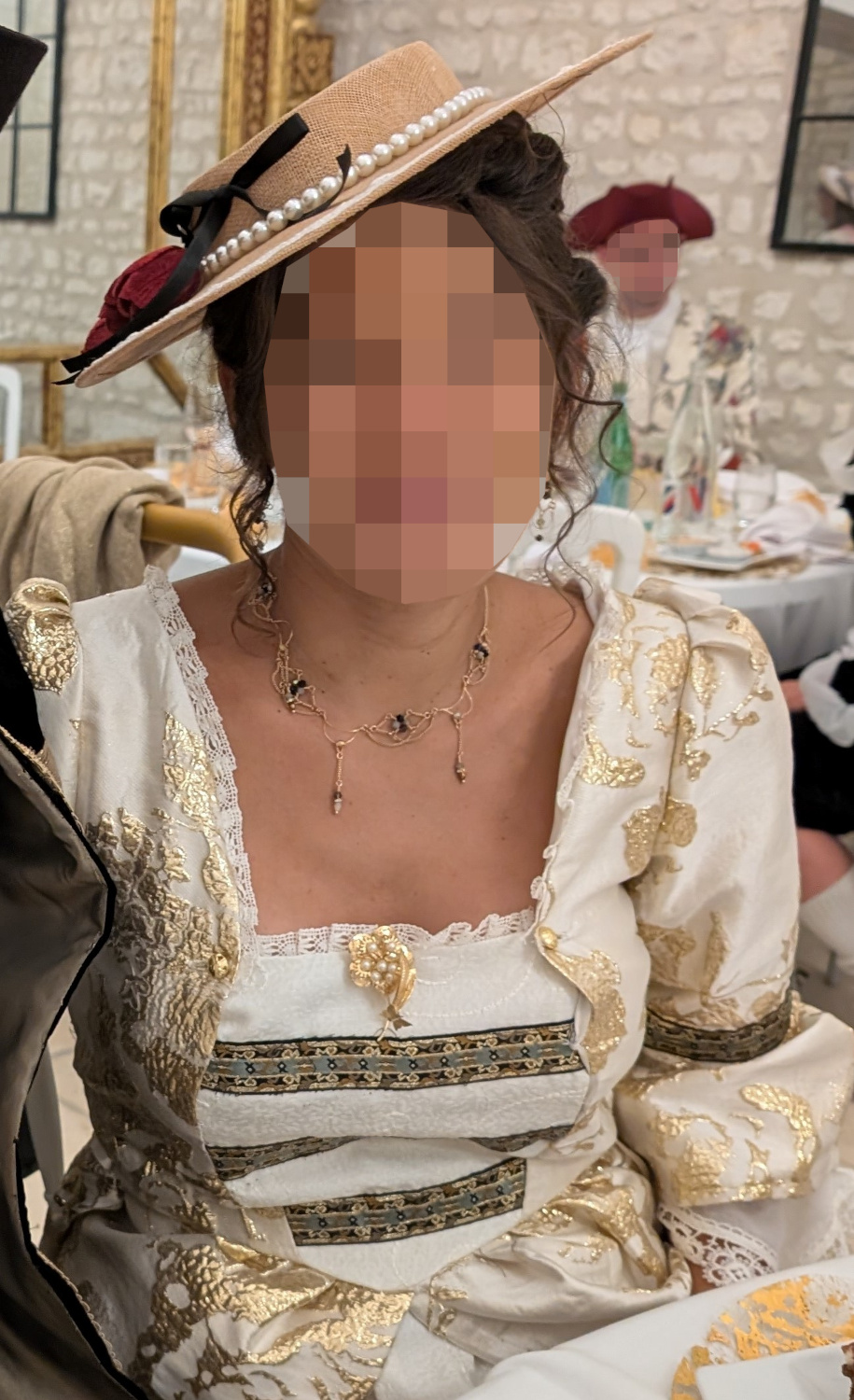 Détail du costume de madame de Basché