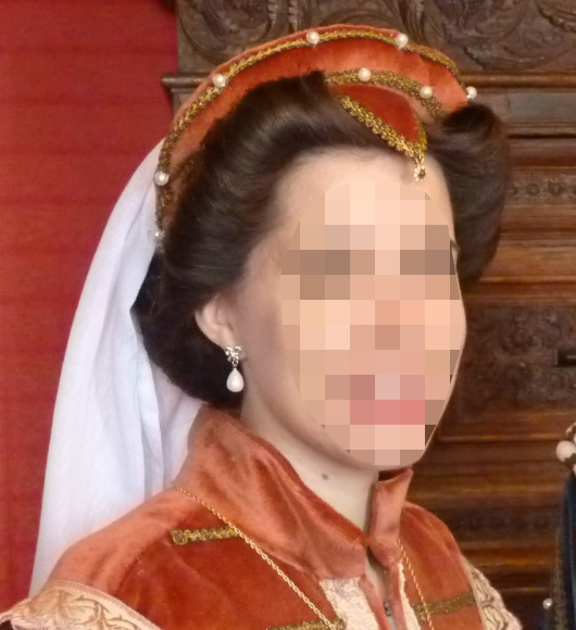 Détail de la coiffe à la française