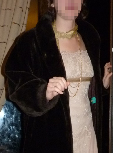 Détail du costume de Robe Gabrielle