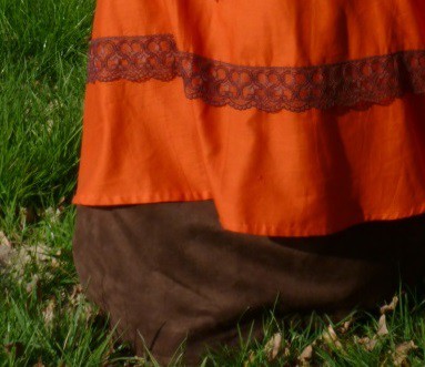 Détail du costume de la dame Frénégonde