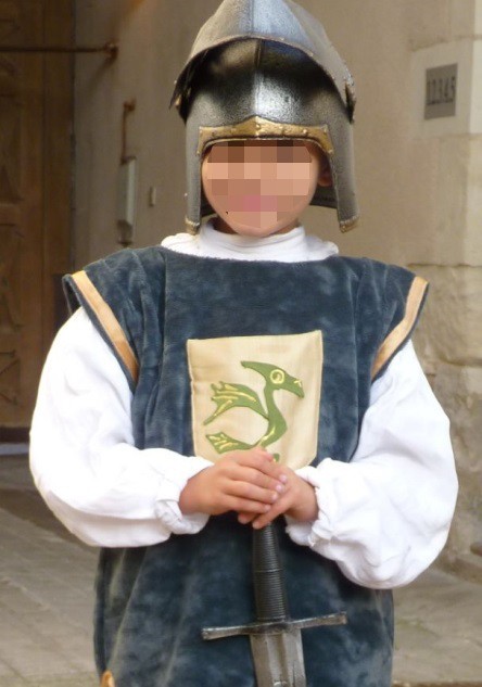 Détail du costume du chevalier au dragon
