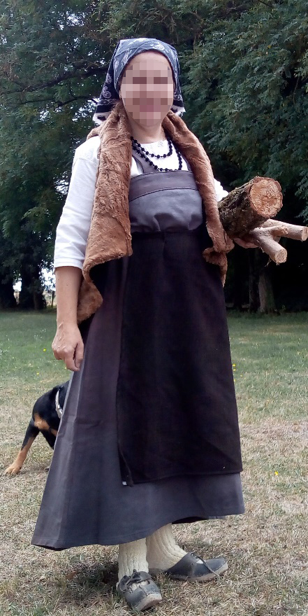 Costume de Svetlana paysanne russe