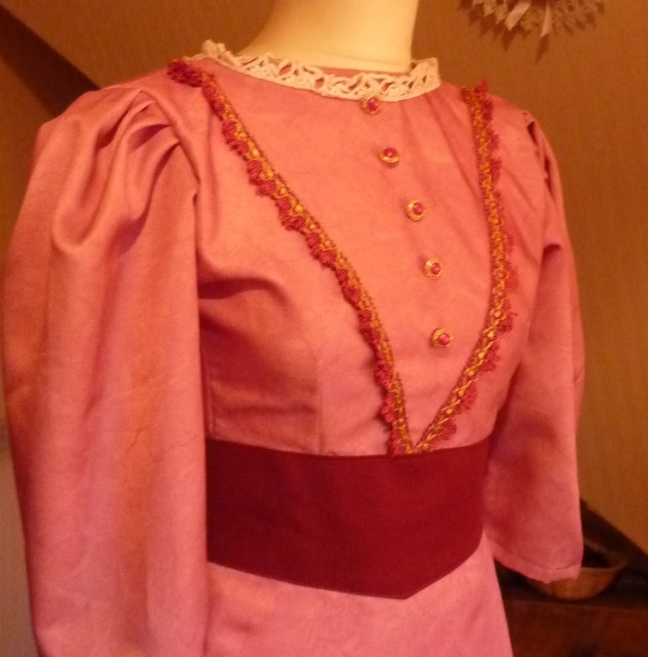 Détail du costume de mademoiselle Marie-Louise