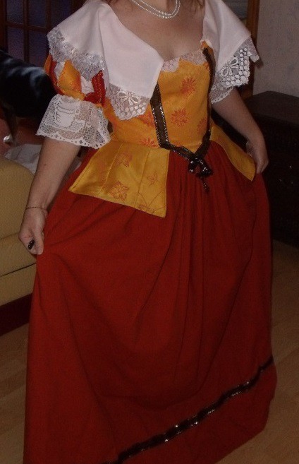 Détail du costume de la vicomtesse de La Vineuse