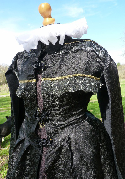 Détail du costume de Catherine de Médicis