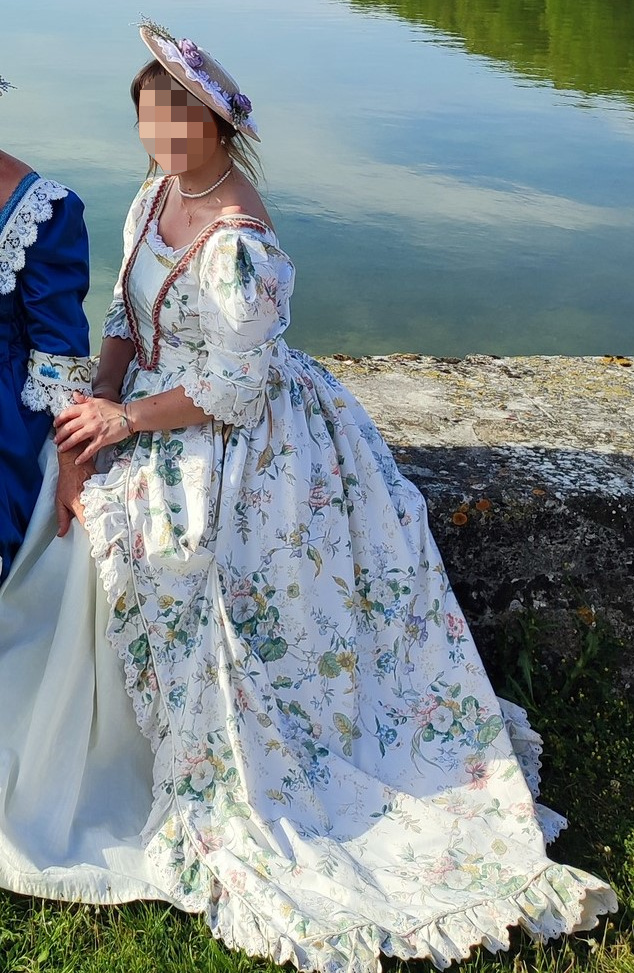 Détail du costume de la duchesse de Lauragais