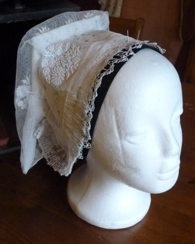 Détail du costume de la plainaude vendéenne