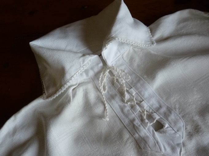 Détail de la chemise Renaissance