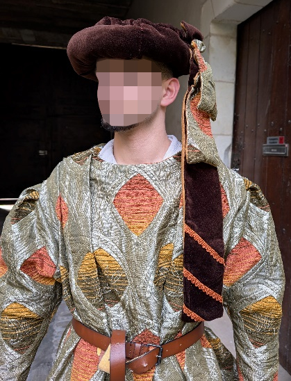Détail du costume de Jean de Chambes