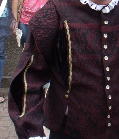 Détail du costume du huguenot de La Rochelle