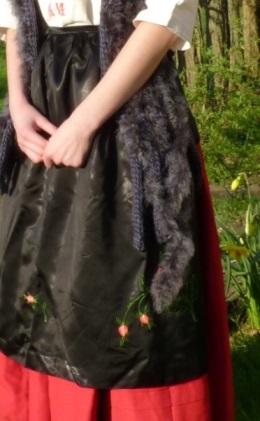 Détail du costume de paysanne d’Europe de l’Est
