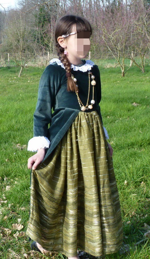Gracious of Anjou’s costume