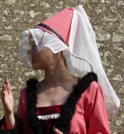 Détail du costume de Bertrande de Bourgogne