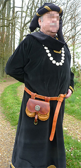 Vignette du costume de noble homme au faucon