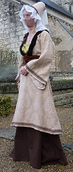 Vignette du costume de Jehanne de Theneuil
