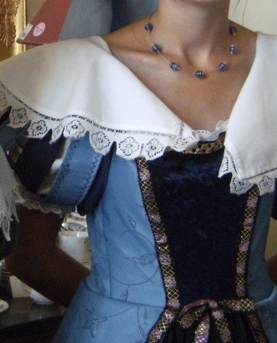 Détail du costume de la vicomtesse de La veude