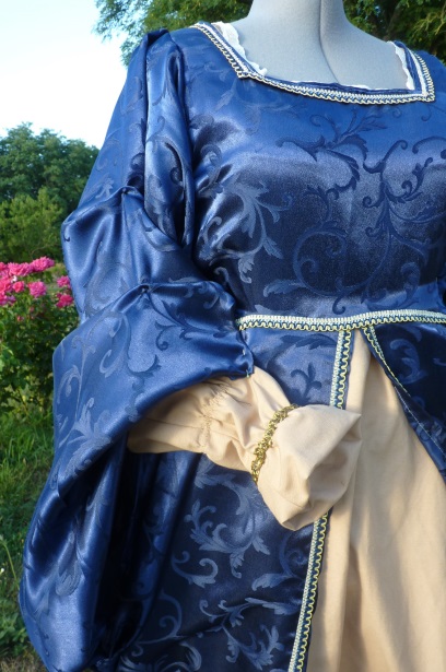 Détail du costume de la dame de Marignan