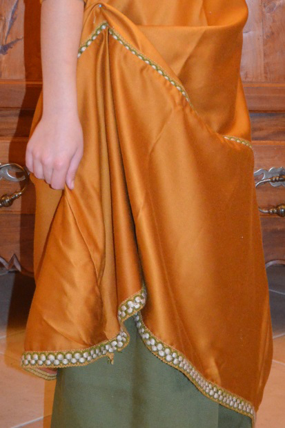 Détail du costume de la dame de la Lande